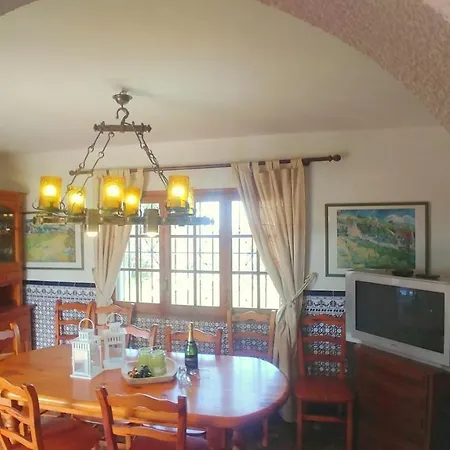 Caules Sleeps 8 Pool Wifi Santa Ceclina